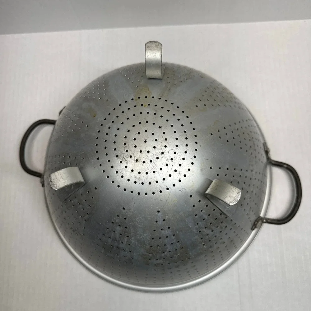 Vintage‎ Wear-Ever Aluminum Colander Self-Standing #3125 Made in USA Handles